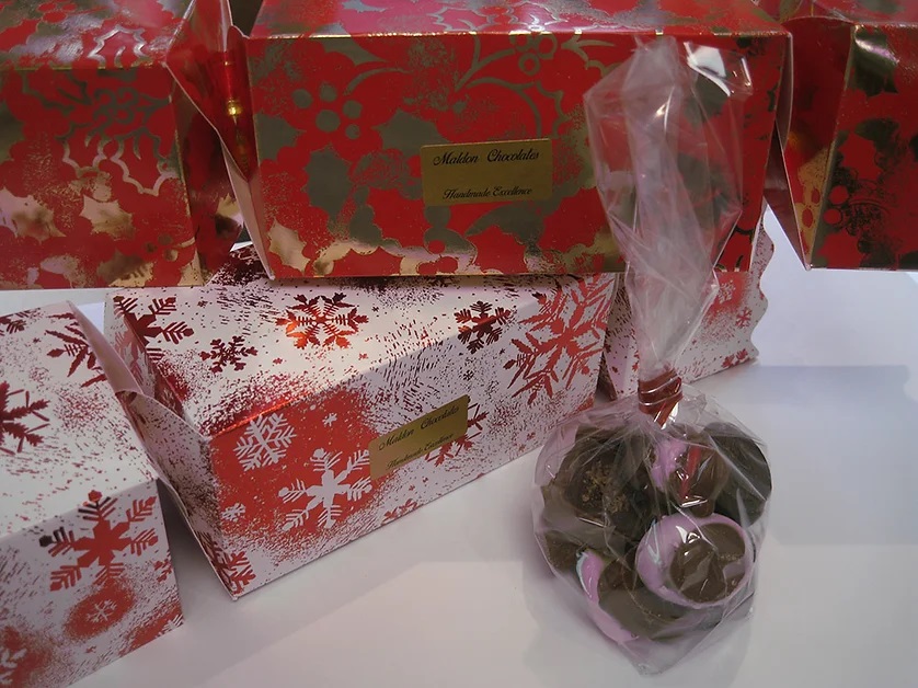 Christmas Crackers Selection with 12 Chocolates