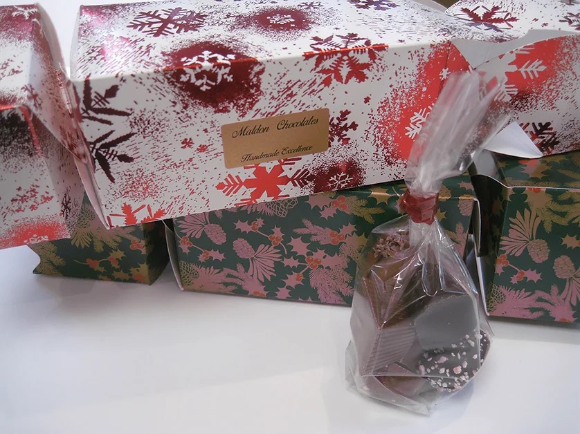 Christmas Crackers Selection with 8 Chocolates